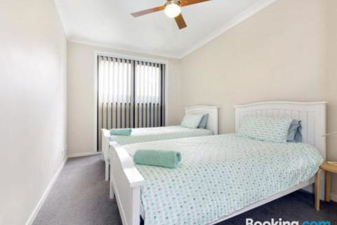 SURF BEACH DREAMS Kiama & Surrounds 4pm Check Out Sundays - Holiday Jervis Bay 4