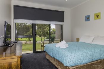 Stylish 3 Bedroom Condo - Holiday Jervis Bay 6