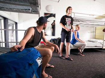 Sydney Railway Square YHA - Hostel - Holiday Jervis Bay 6