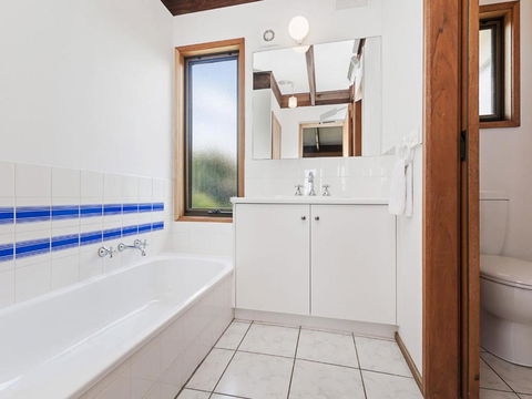 Swimmers Rest - Uninterrupted Panoramic Ocean Views - 1 Bedroom - Holiday Jervis Bay 3