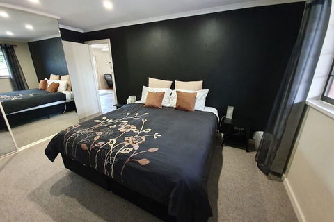 Under The Vines - Holiday Jervis Bay 2