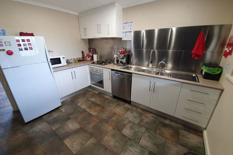 Under The Vines - Holiday Jervis Bay 7