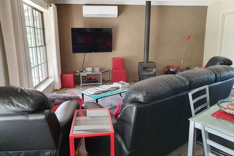 Under The Vines - Holiday Jervis Bay 5