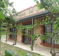 Under the Vines - Holiday Jervis Bay