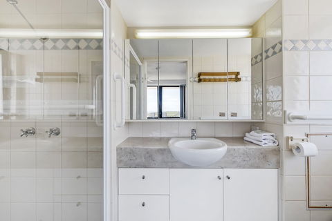 Burgess @ Kings Beach Apartments - Holiday Jervis Bay 1