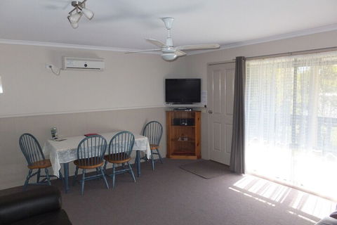 Lakes Entrance Country Cottages - Holiday Jervis Bay 7