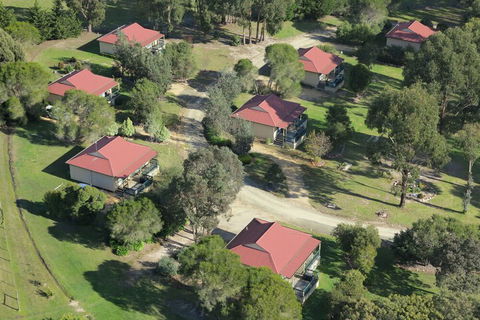 Lakes Entrance Country Cottages - Holiday Jervis Bay 1