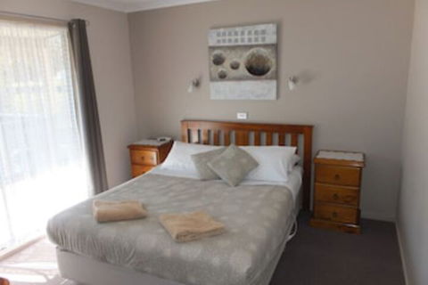 Lakes Entrance Country Cottages - Holiday Jervis Bay 0