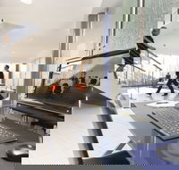 Ramada Encore by Wyndham Belconnen Canberra - Holiday Jervis Bay