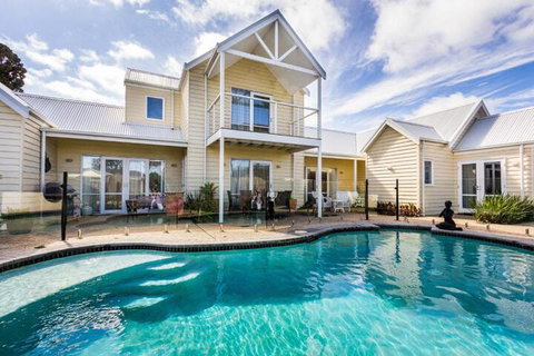 Seaside Spa Retreat - Holiday Jervis Bay 7