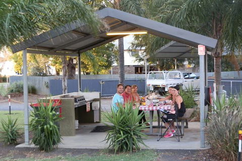 Narrabri Motel And Caravan Park - Holiday Jervis Bay 7