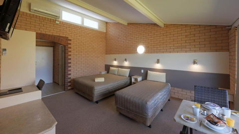 Tenterfield Motor Inn - Holiday Jervis Bay 2