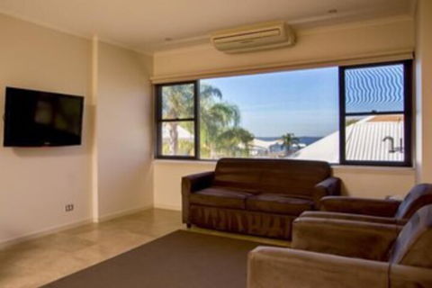 Lake Edge Resort - Holiday Jervis Bay 6