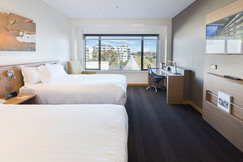 Crowne Plaza Canberra - Holiday Jervis Bay 6