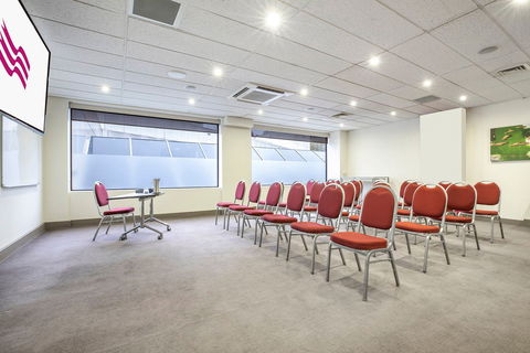 Crowne Plaza Canberra - Holiday Jervis Bay 9