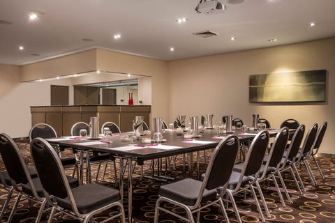 Crowne Plaza Canberra - Holiday Jervis Bay 10