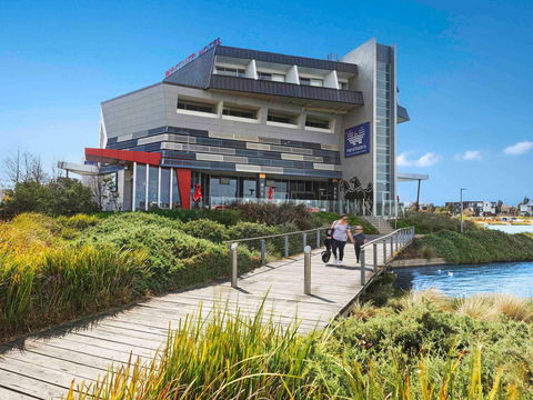 Mercure Melbourne Caroline Springs - Holiday Jervis Bay 1