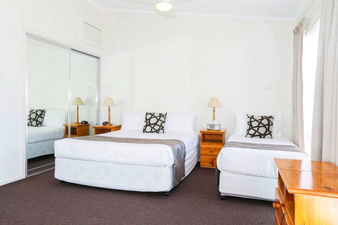 Comfort Inn Premier Coffs Harbour - Holiday Jervis Bay 5