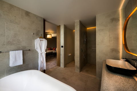 Crowne Plaza Hobart - Holiday Jervis Bay 7