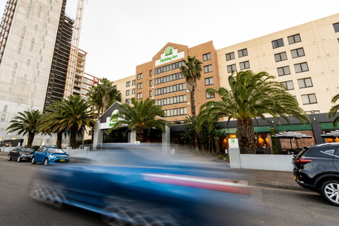 Holiday Inn Parramatta - Holiday Jervis Bay 1