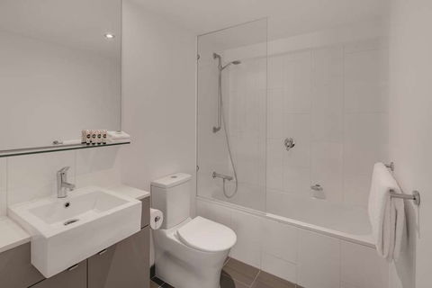 Travelodge Melbourne Docklands - Holiday Jervis Bay 10
