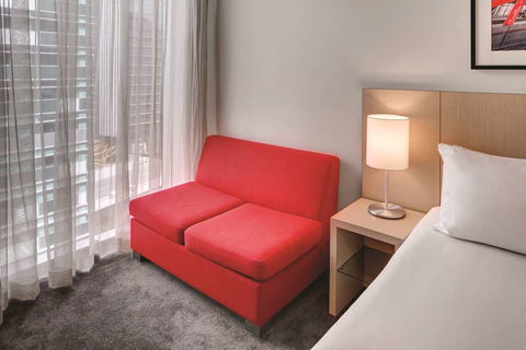 Travelodge Melbourne Docklands - Holiday Jervis Bay 14