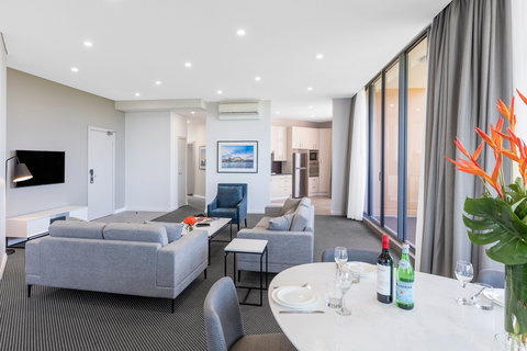 Meriton Suites Waterloo - Holiday Jervis Bay 6