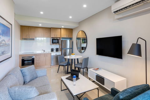 Meriton Suites Waterloo - Holiday Jervis Bay 1