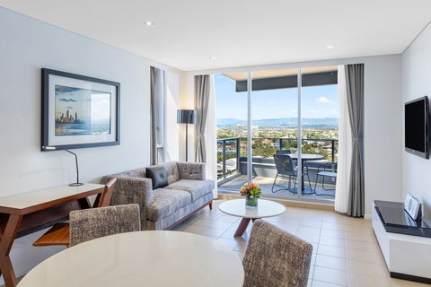 Meriton Suites Broadbeach - Holiday Jervis Bay 2