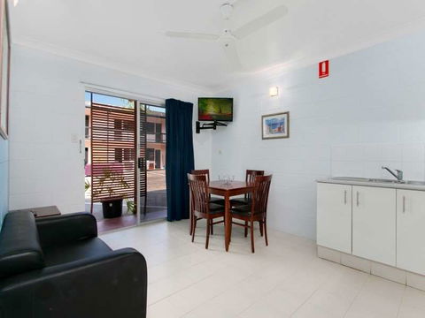 Cairns City Palms - Holiday Jervis Bay 0