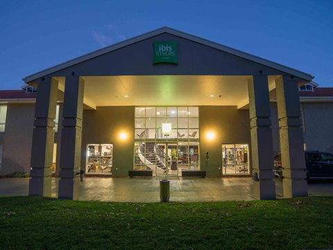 Ibis Styles Canberra - Holiday Jervis Bay 0