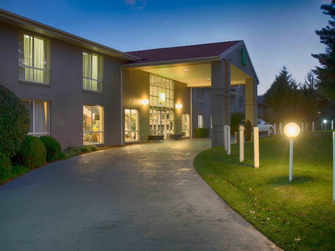 Ibis Styles Canberra - Holiday Jervis Bay 2
