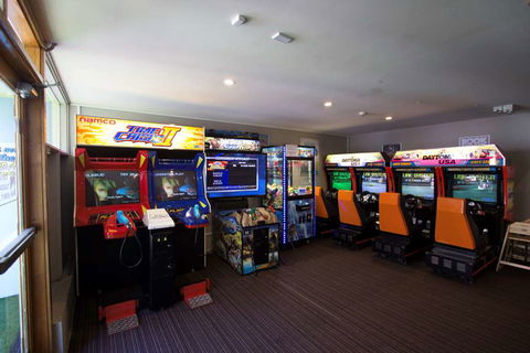 Nightcap At High Flyer Hotel - Holiday Jervis Bay 2