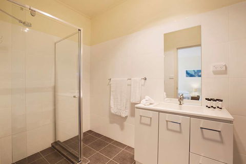 Nightcap At High Flyer Hotel - Holiday Jervis Bay 4