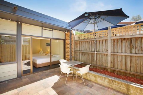 Nightcap At High Flyer Hotel - Holiday Jervis Bay 8