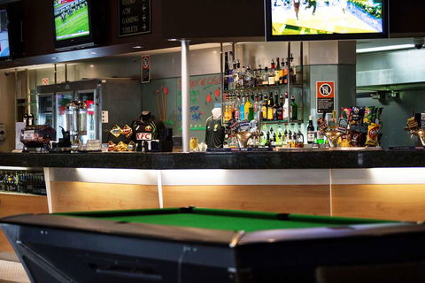 Nightcap At High Flyer Hotel - Holiday Jervis Bay 9