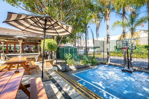 Nightcap At High Flyer Hotel - Holiday Jervis Bay 11