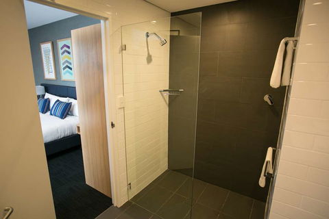 Alpha Hotel Eastern Creek - Holiday Jervis Bay 1
