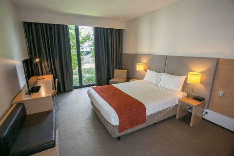 Alpha Hotel Eastern Creek - Holiday Jervis Bay 2