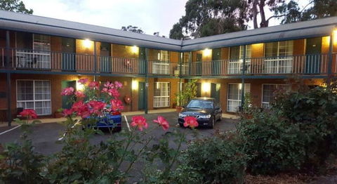 Hepburn Springs Motor Inn - Holiday Jervis Bay 0