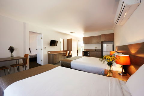 Adelong Motel - Holiday Jervis Bay 2