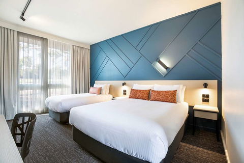 Nightcap At Sandown Park Hotel - Holiday Jervis Bay 1