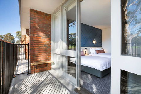 Nightcap At Sandown Park Hotel - Holiday Jervis Bay 3