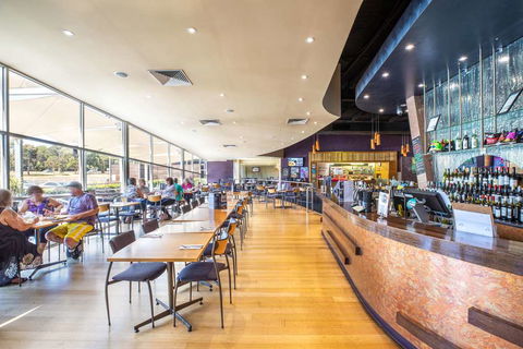 Nightcap At Sandown Park Hotel - Holiday Jervis Bay 6