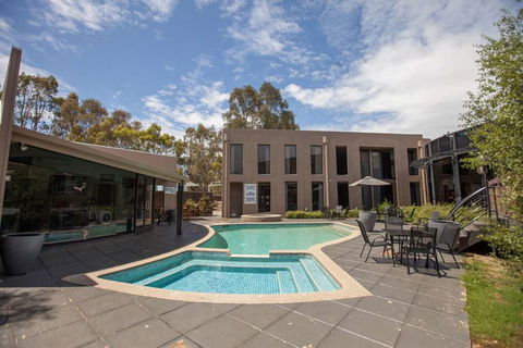 Dingley International Hotel - Holiday Jervis Bay 1