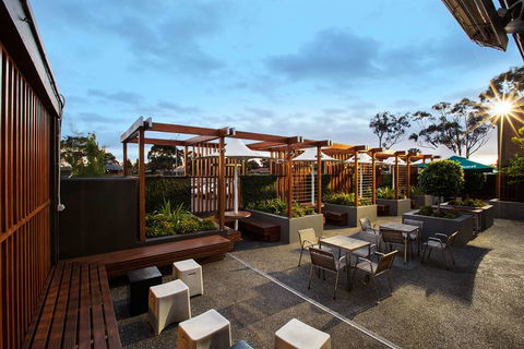 Nightcap At Keysborough Hotel - Holiday Jervis Bay 9