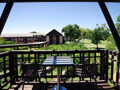 Novotel Swan Valley Vines Resort Hotel - Holiday Jervis Bay 0