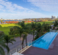Crowne Plaza Perth - Holiday Jervis Bay