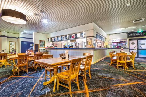 Atherton Hotel - Holiday Jervis Bay 6
