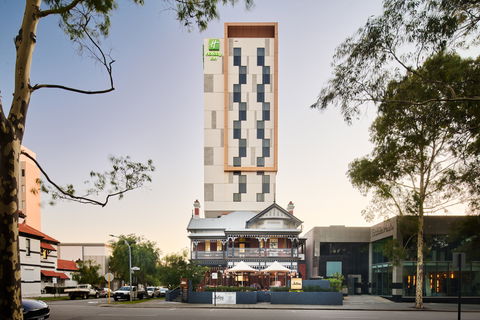 Holiday Inn West Perth - Holiday Jervis Bay 1